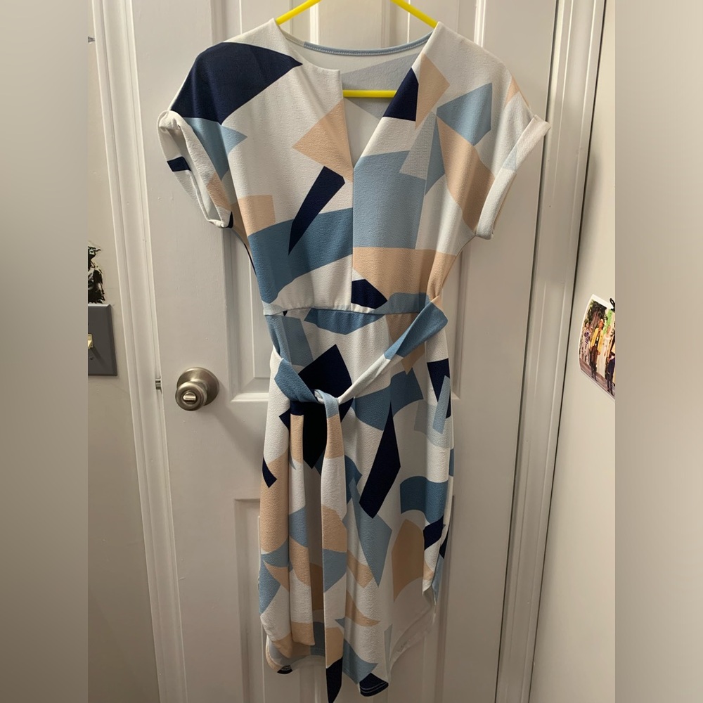 Super cute short sleeve dress